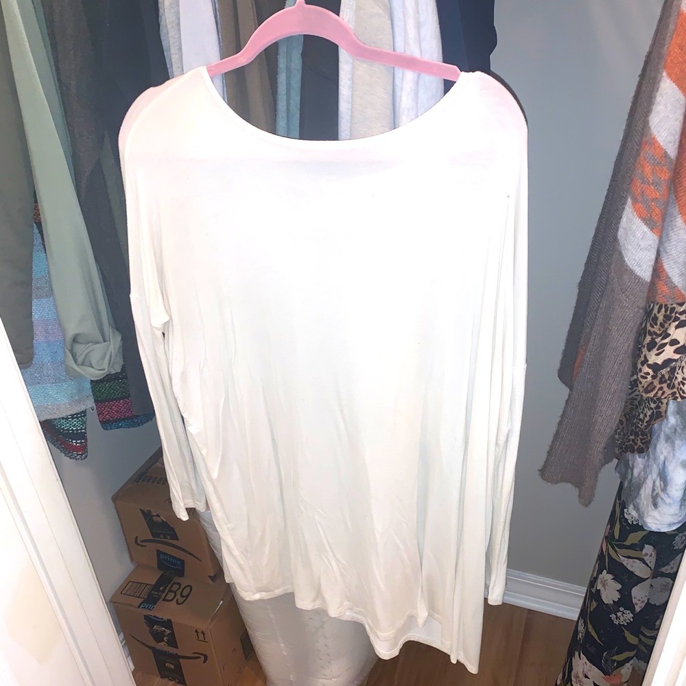 White long sleeve top flowy